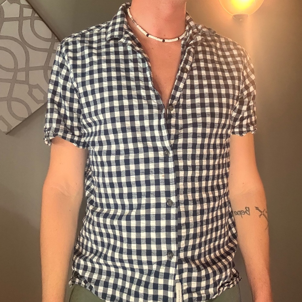 Goodfellow & Co Blue and White Casual Button Down Shirt